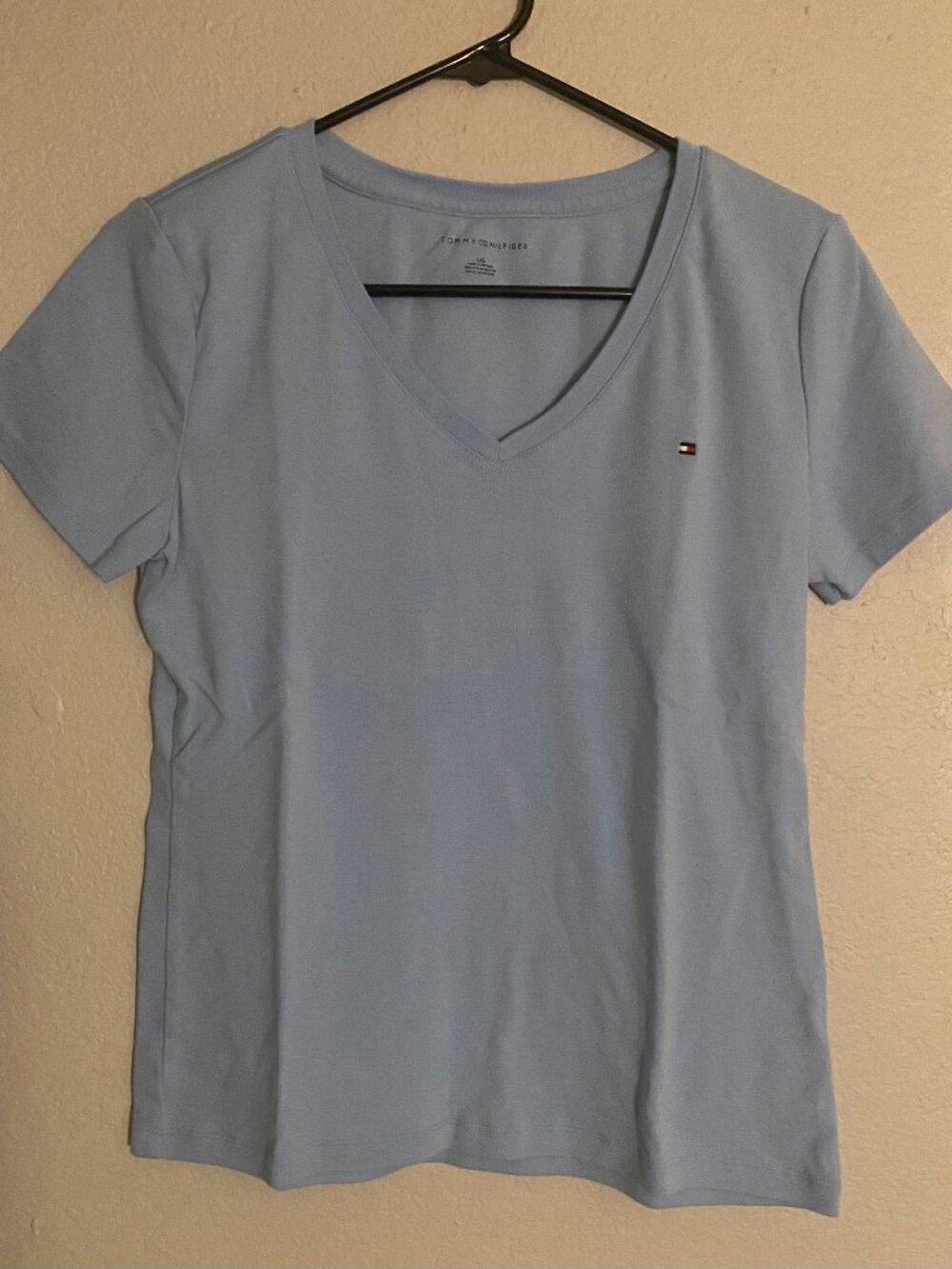 Tommy Hilfiger Women's V-neck shirt Pastel Light Blue Large Short sleeve